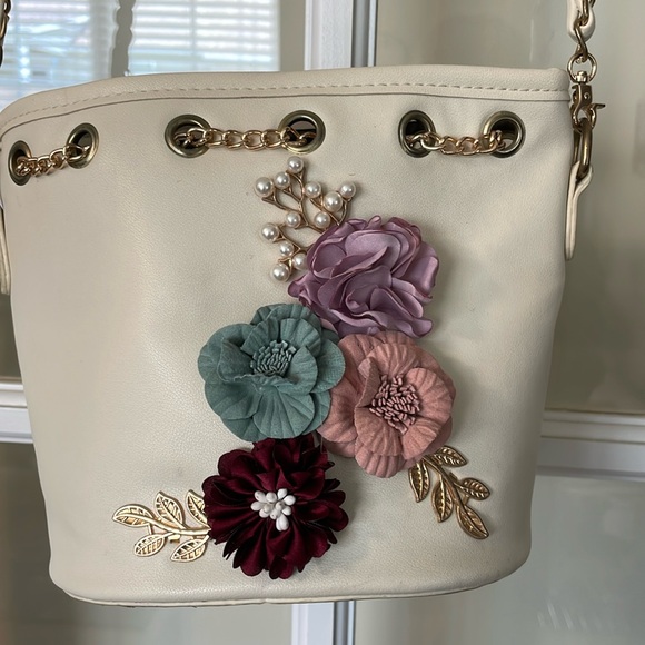 Handbags - Floral accent purse.